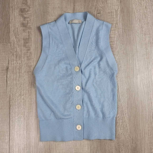 The Cotton–Merino Sweater Vest Steel Blue - Picture 4 of 9